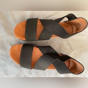 Kenneth Cole, Gentle Soul sandal size 5-1/2